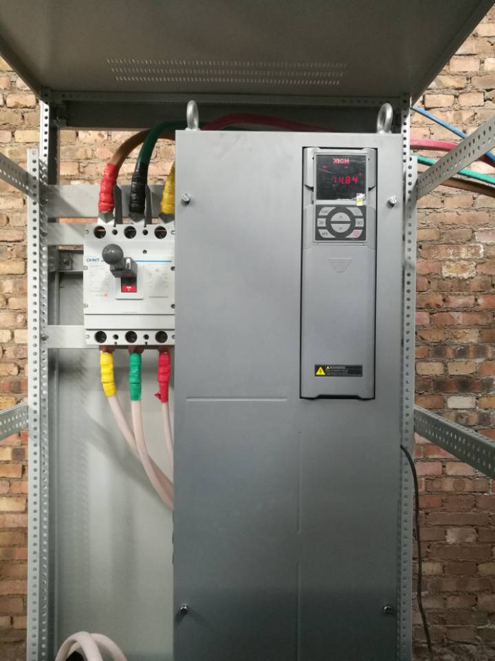 XFC350變頻器在玻璃鋼化爐上應(yīng)用(圖2) XFC350變頻器在玻璃鋼化爐上應(yīng)用(圖2)