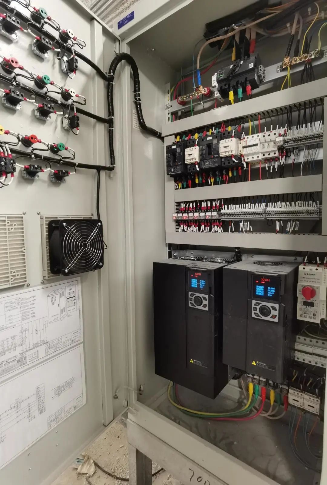 “三局造”「武商夢(mèng)時(shí)代」中的西馳變頻器(圖3) “三局造”「武商夢(mèng)時(shí)代」中的西馳變頻器(圖3)